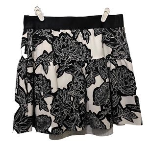 Express size medium short black and white floral skirt